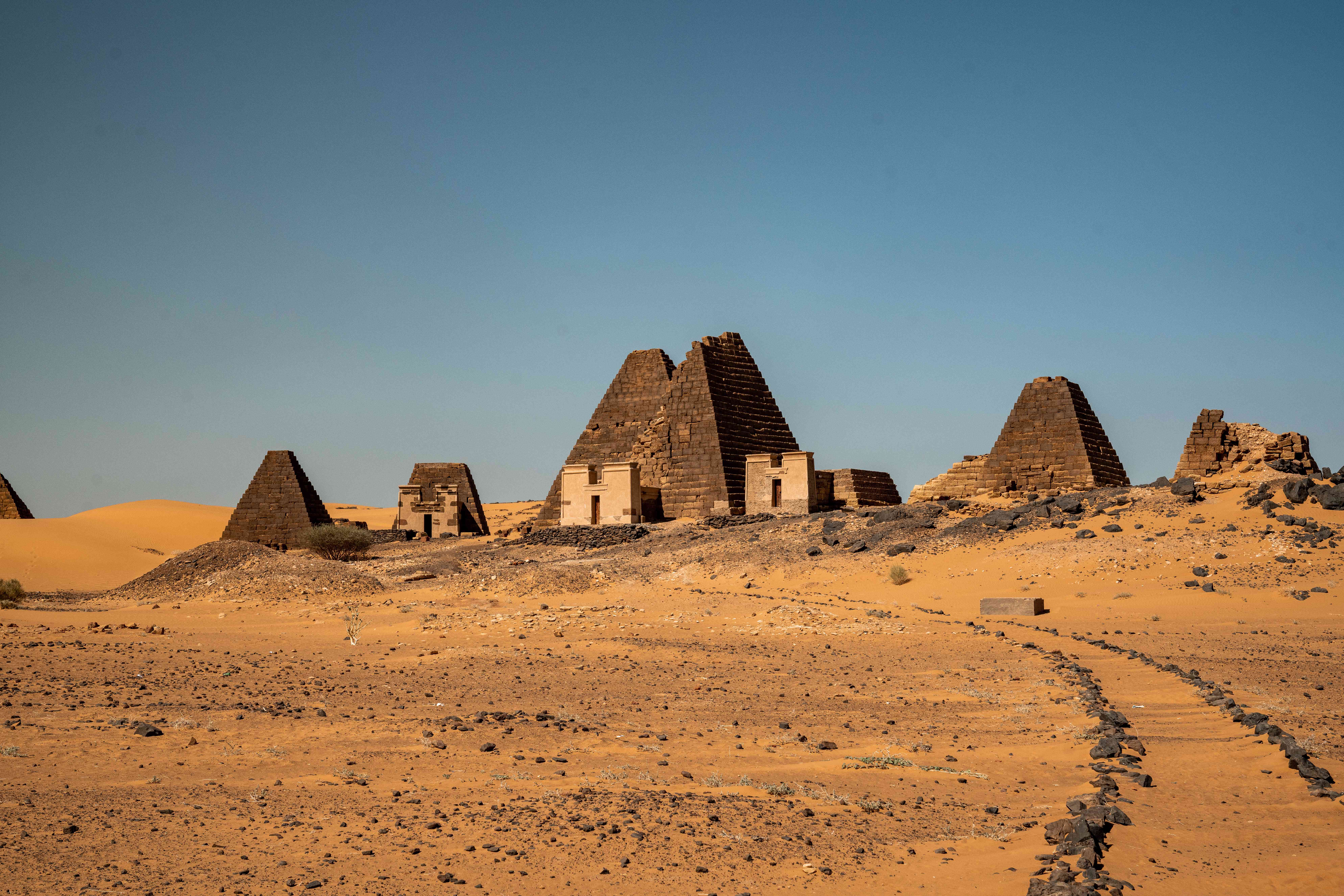 Pyramidy v Meroe 1